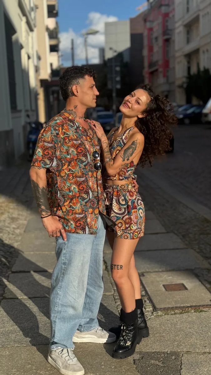 Couple in Retro prints on a Berlin street