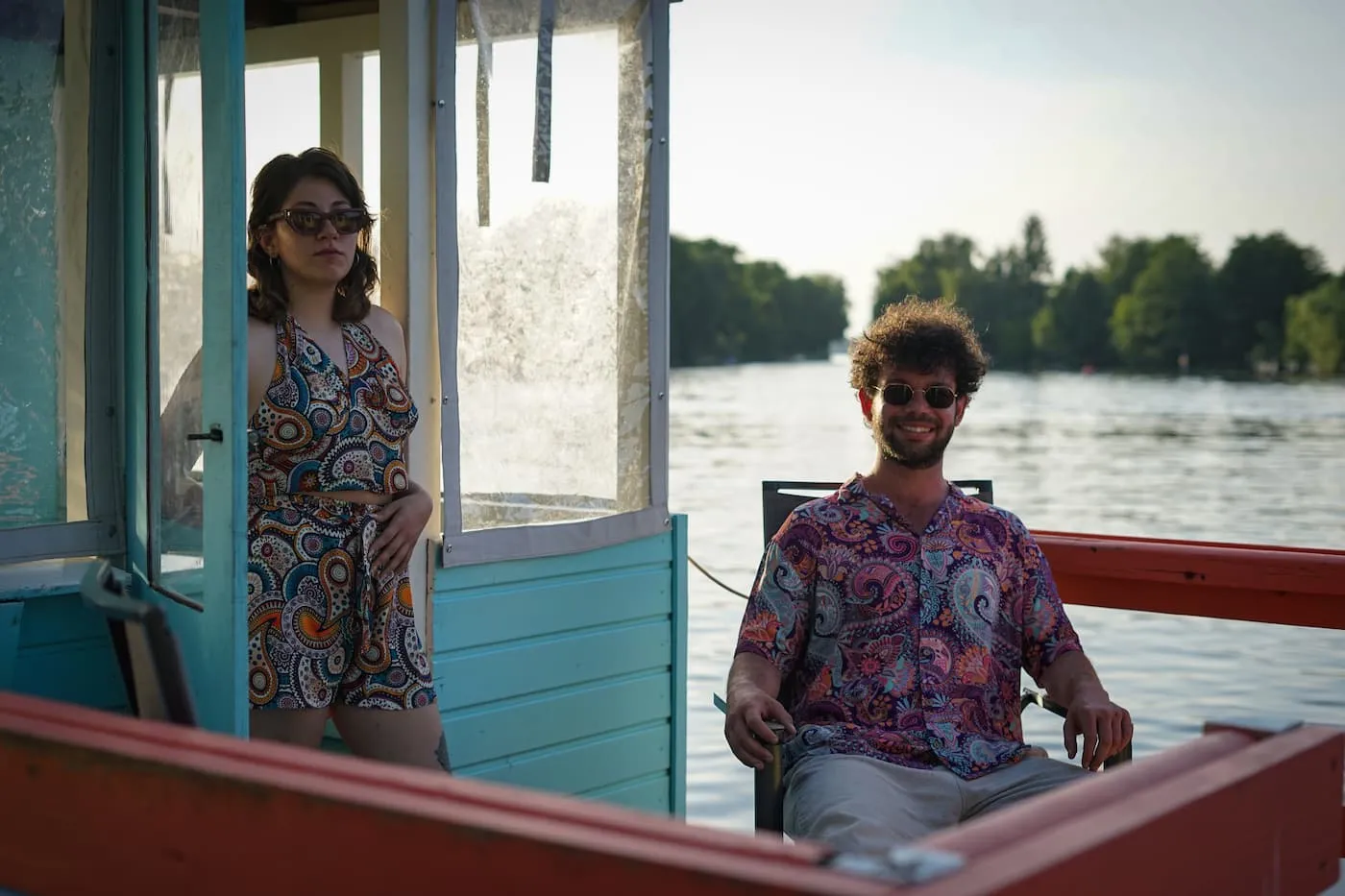 Retro top, shorts and shirt on a boat on the Spree